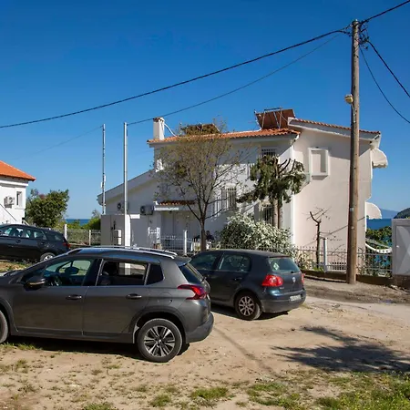 Apartment Just On The Sea 1 *
