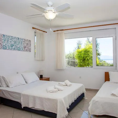 Apartment Just On The Sea 1 *